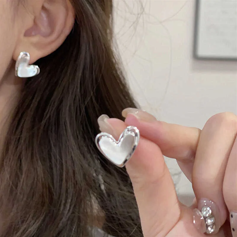 Sweet Romantic Silver Color Surface Heart Stud Earrings for Women Minimalist Cute Fine Jewelry Korean Version Accessories