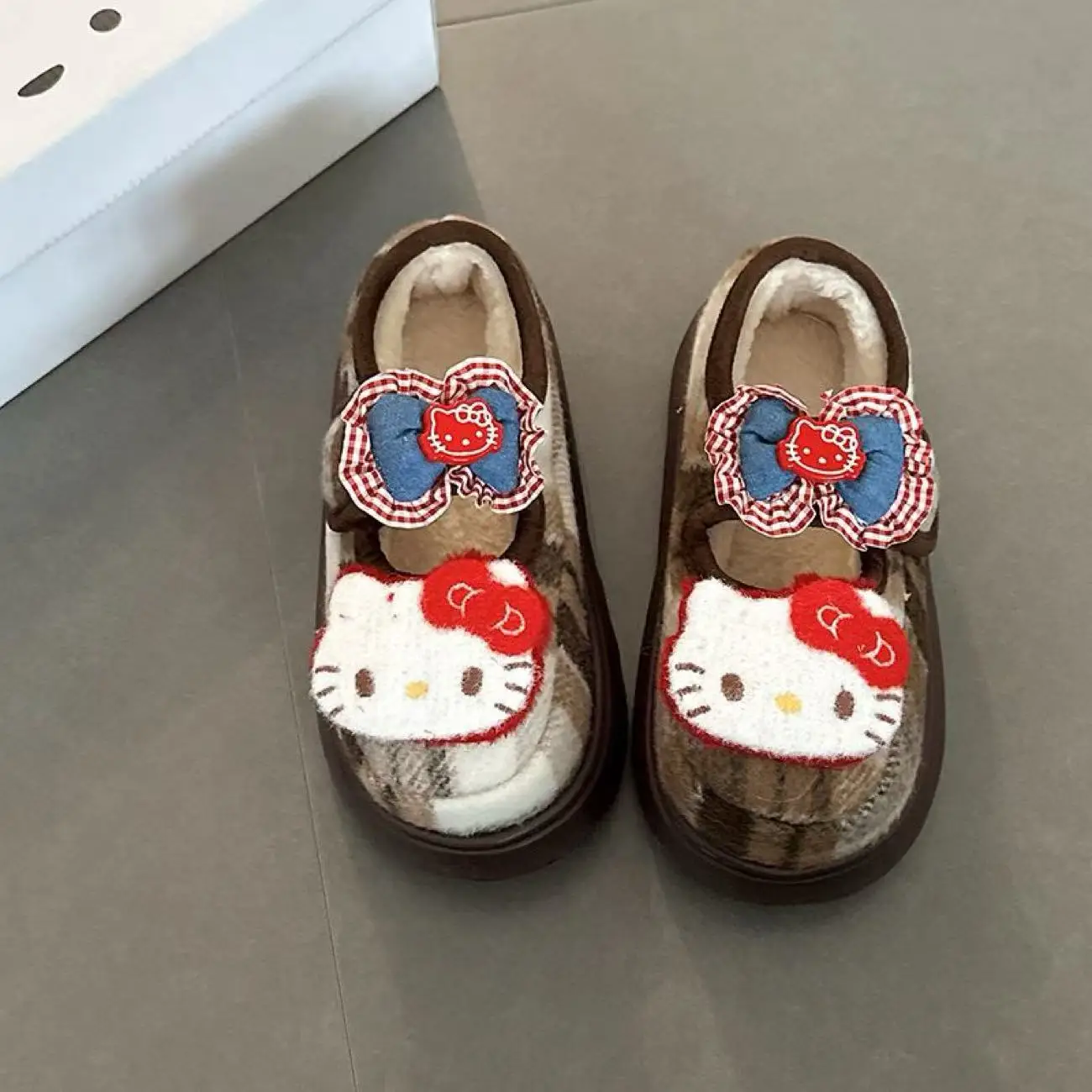 

r‌eal pictures 2025 new autumn winter hello kitty cartoon girls women's lovely warm red green brown Casual cotton Shoes Flats