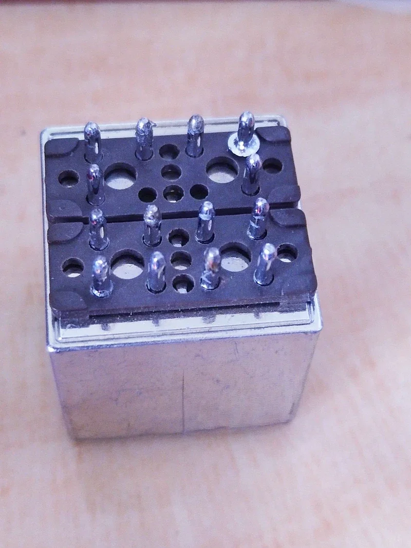 

1pcs/lot 326F 400 E 77-110-137 New&Original In Stock