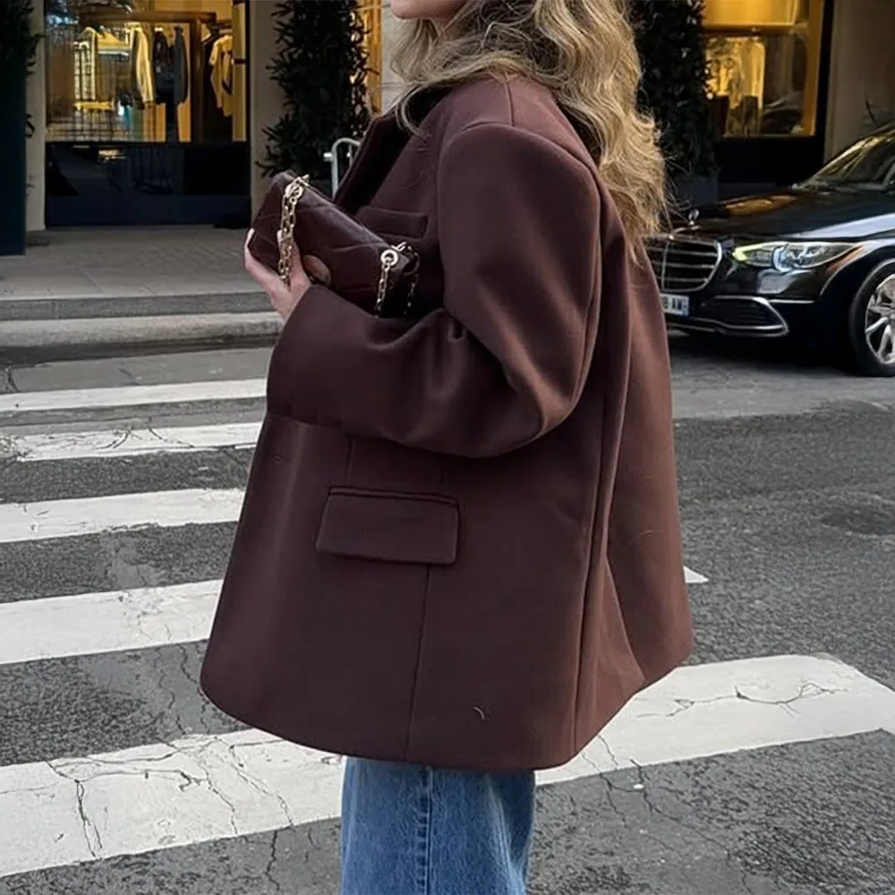 เสื้อเบลเซอร์ผู้หญิงสไตล์หรูหรา แขนยาว ปกเสื้อแบบลาペル แฟชั่นทันสมัย ทรงหลวม สวมใส่เป็นเสื้อคลุมทางการสำหรับผู้หญิง ฤดูใบไม้ร่วง-ฤดูหนาว ปี 2025