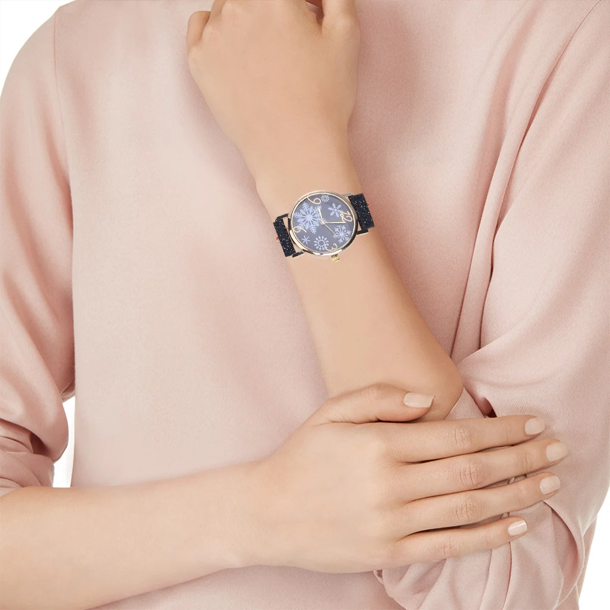 

Christmas Watch For Women Snowflake Design Black Quartz Wristwatch Fashion Lady Xmas Gift Alloy Waterproof Women Watches