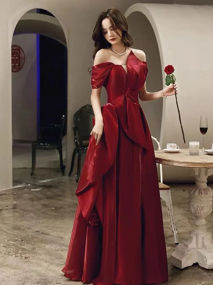 

Elegant Off The Shoulder Burgundy Evening Dresses A-Line Spaghetti Straps Ruched Fashion Mesh Stitching Tube Top Party Prom Gown
