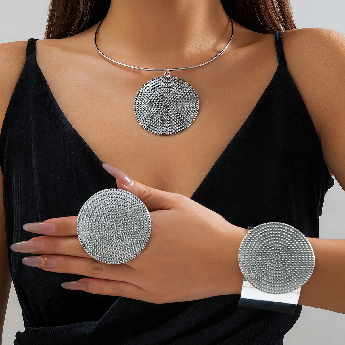 Creative Unique Big Round Circle Pendant Choker Necklace for Women Trendy Exaggerated Torques Chain Grunge Jewelry Steampunk Men