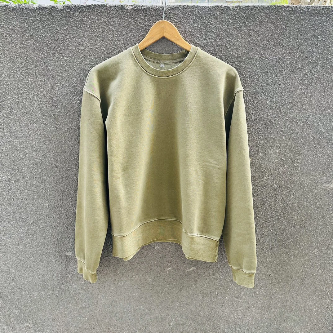 

Утолщенная мужская толстовка с длинным рукавом и круглым вырезом, свободного кроя, удобная, дышащая, устойчивая к сминанию, быстросохнущая, антибактериальная, ветрозащитная.