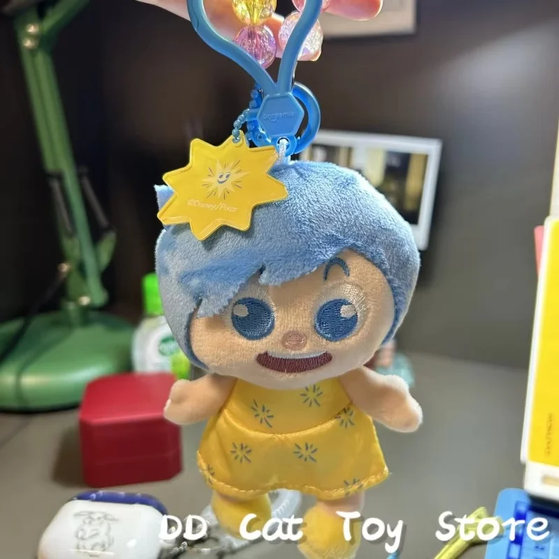 En Stock, 2 bolsas genuinas de Disney Inside Out, llaveros de felpa, colgantes de figuras, adornos de bolsa, figura Kawaii Joy Anger Disgust Sadness