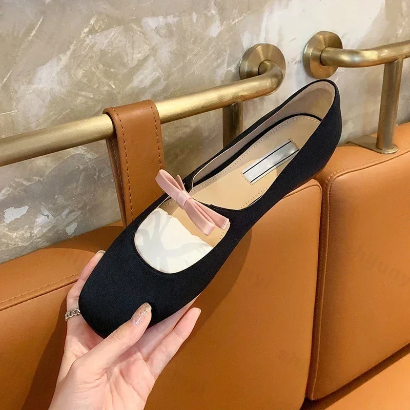 2025 New Square Toe Glossy Leather Flats Women Bowknot Mary Jane Shoes Female Red Dance Ballets Party Ball Bridal Wedding Shoes