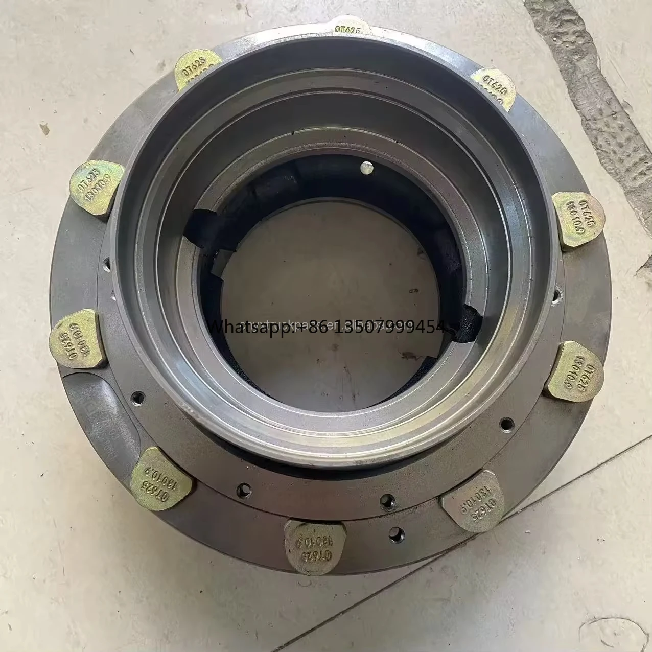 

New Wholesale Sinotruk Howo A7 Truck Spare Parts AZ9231340310 Rear Wheel Hub Assembly
