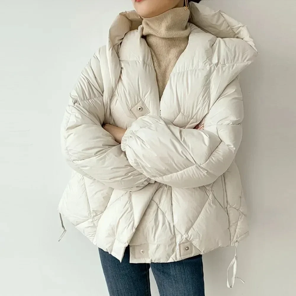 

Winter Women Hooded White Duck Down Coat Warm 2025 Short Jacket Thick New Fashion Loose Cocoon Type Diamond Puffer Coat Outwear