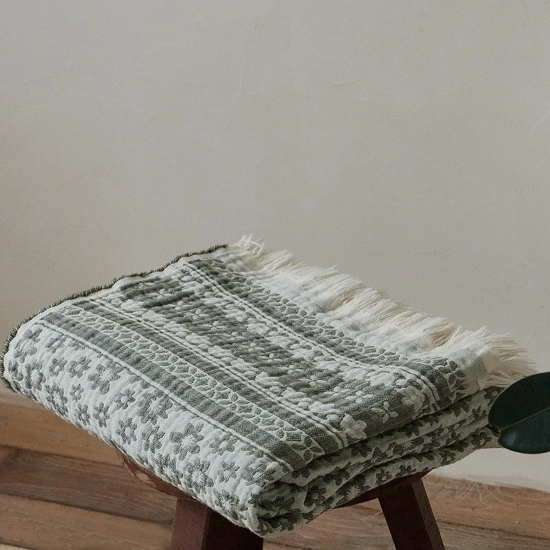 

2025 new retro literary and artistic style colored woven jacquard fringed blanket single nap thin blanket office sofa blanket