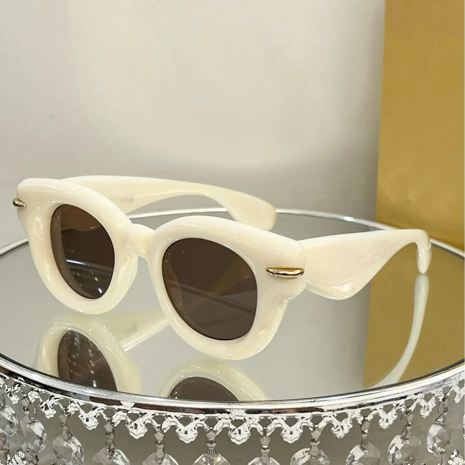 

Оригинальные дизайнерские солнцезащитные очки American Fashion Plate Stars Light Luxury для женщин, модель LW40118, в европейском стиле, для путешествий