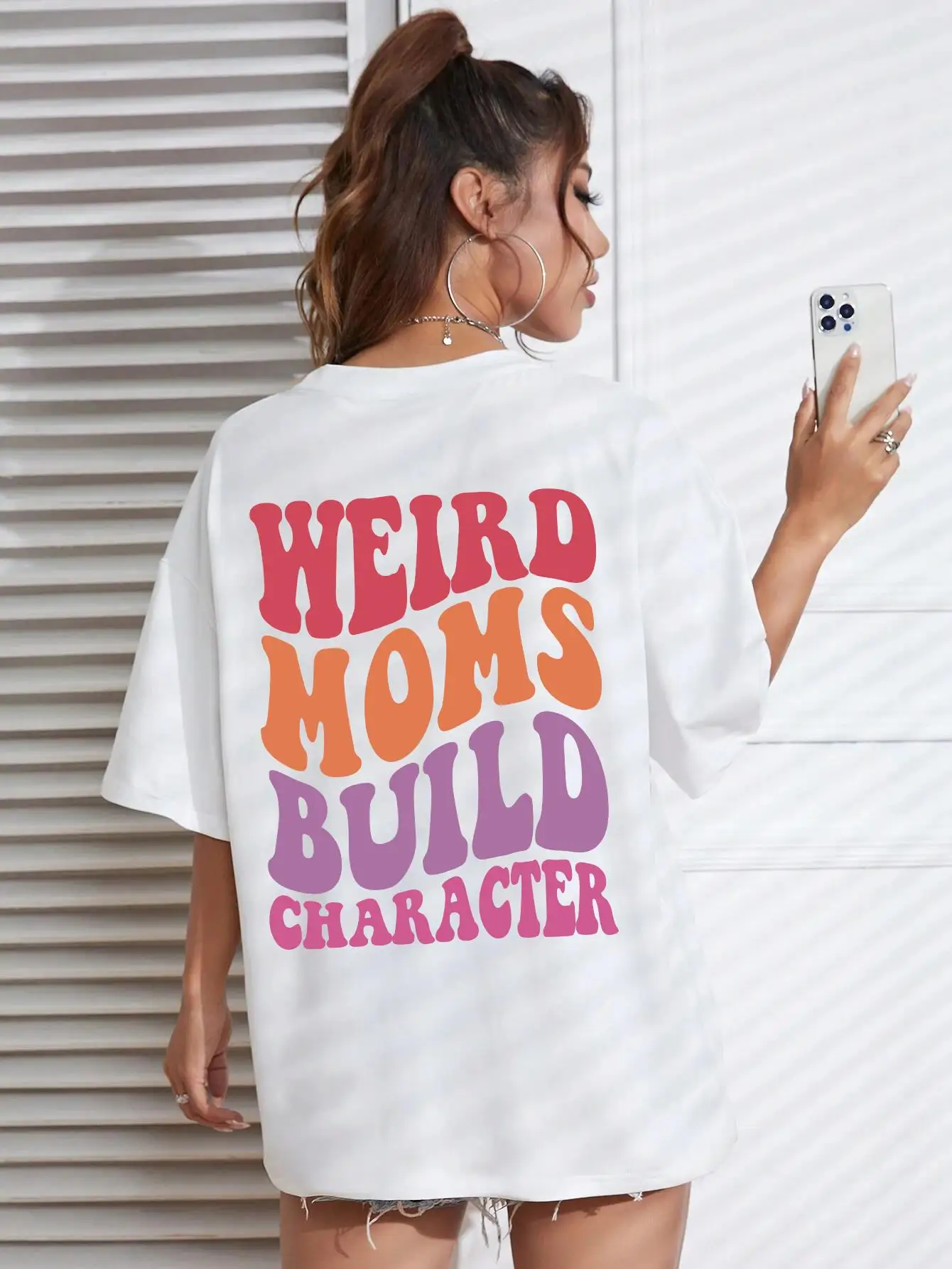 เสื้อยืดลาย Weird Moms Build Character สำหรับผู้หญิง สไตล์สตรีทลำลอง เสื้อยืดฮิปฮอป เข้าได้กับทุกชุด เสื้อผ้าฤดูร้อน ระบายอากาศได้ดี แขนสั้น