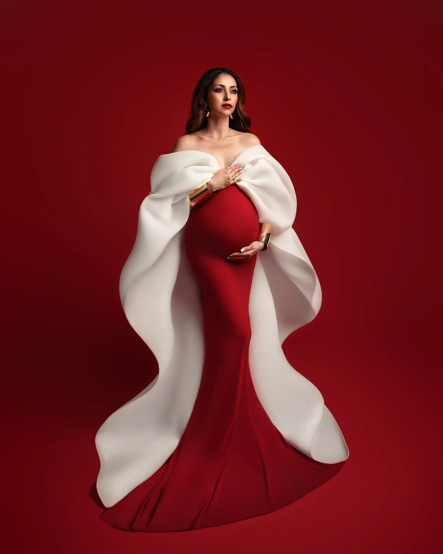 Elegance 2 Colors Mermaid Maternity Dress for Photo Shoot Off Shoulder Big Cape Unique Babyshower Dress Red White Maternity Gown