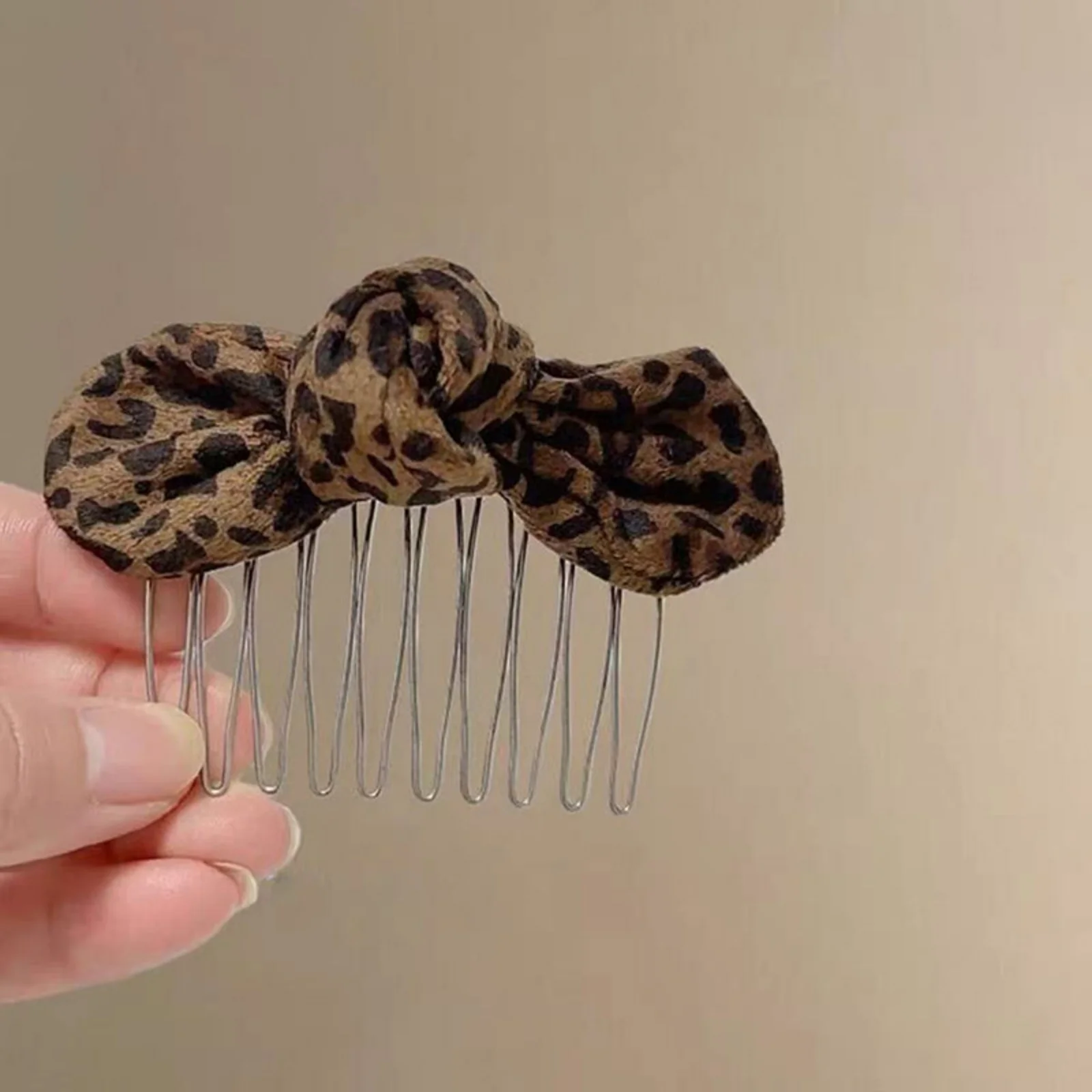 1PCLeopard Print Bow Hair Combs For Women Cute Plush Bow Hair Barrettes Non-Slip Metal Hair Styling Combs Fashion Hair Accessory view 2
