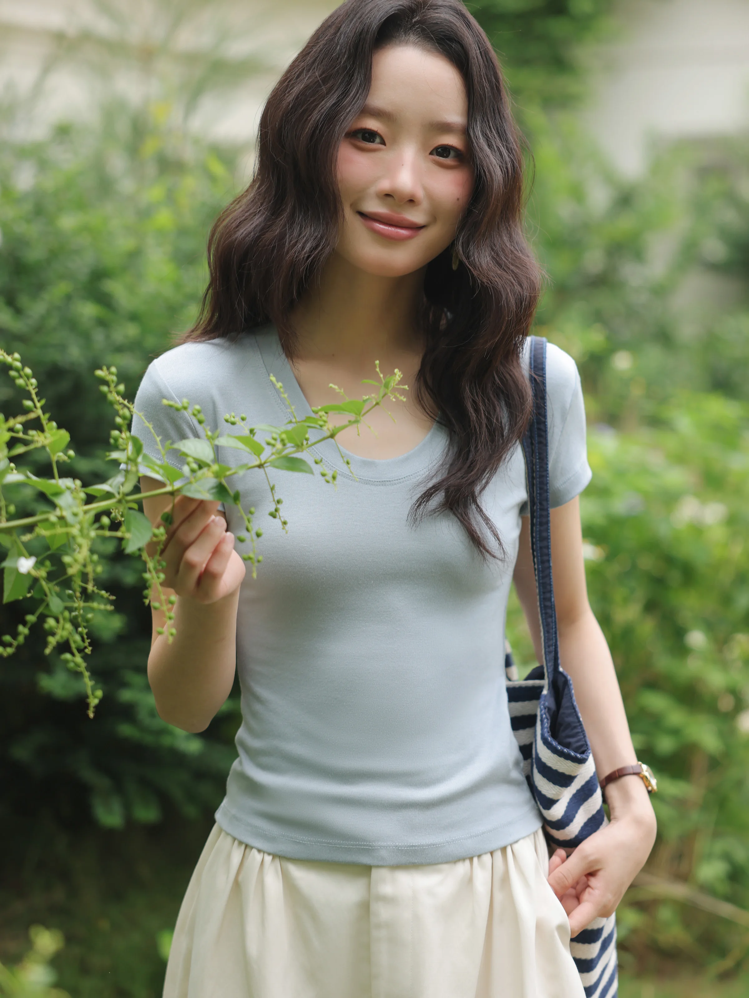 Basic Slim Short Sleeve T-Shirt for Women Stretch Cotton U-Neck Summer Top Solid Color Casual Tee in 9 Colors for Everyday Wear