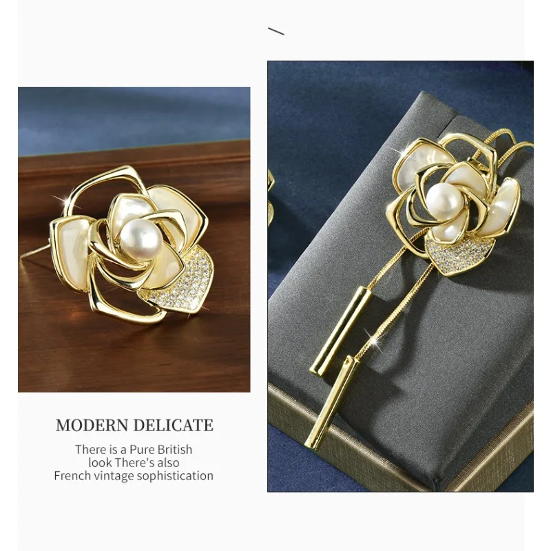 

This fashionable and elegant rose two-piece set features a necklace and a high-end floral sweater chain