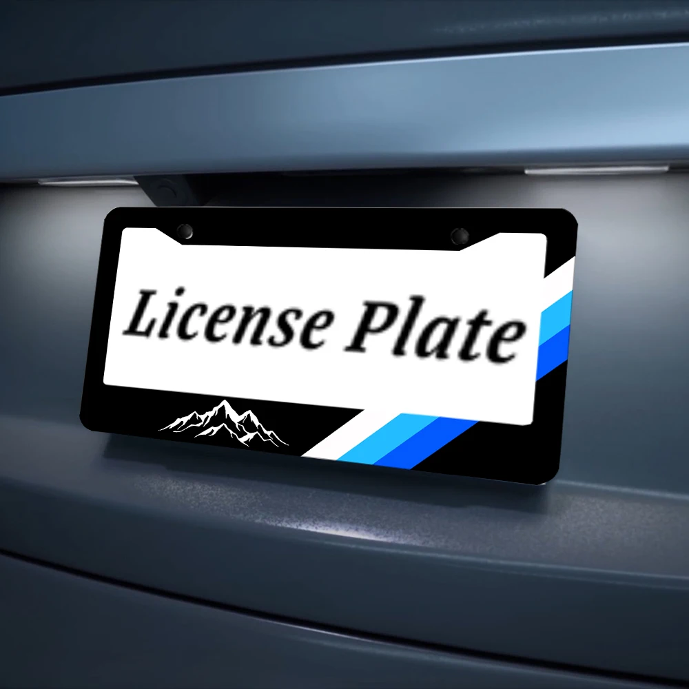 سيارة سوداء مبتكرة - إطار لوحة ترخيص مزخرف بطباعة جبلية وخطوط زرقاء، مادة ألومنيوم، تصميم بفتحتين