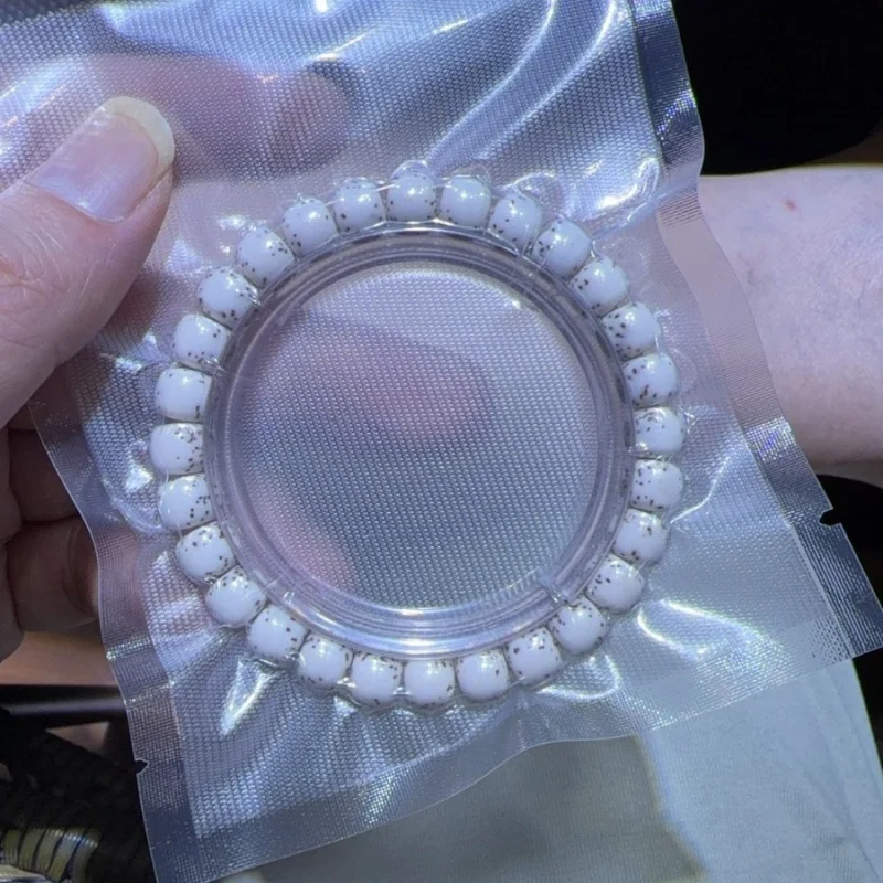 

New Product: Large White And Moon Bodhi Old-Style Single-Loop High-Density Fashion Jewelry Bracelet