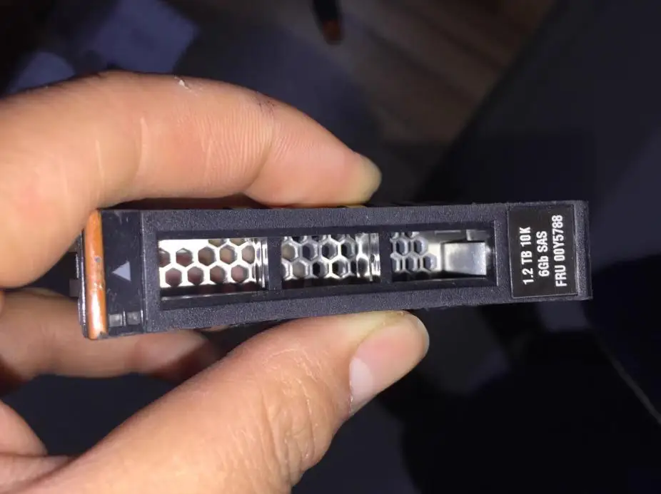 

For AC62 V5000 00Y5788 00Y5765 1.2T 10K SAS 2.5 storage hard drive