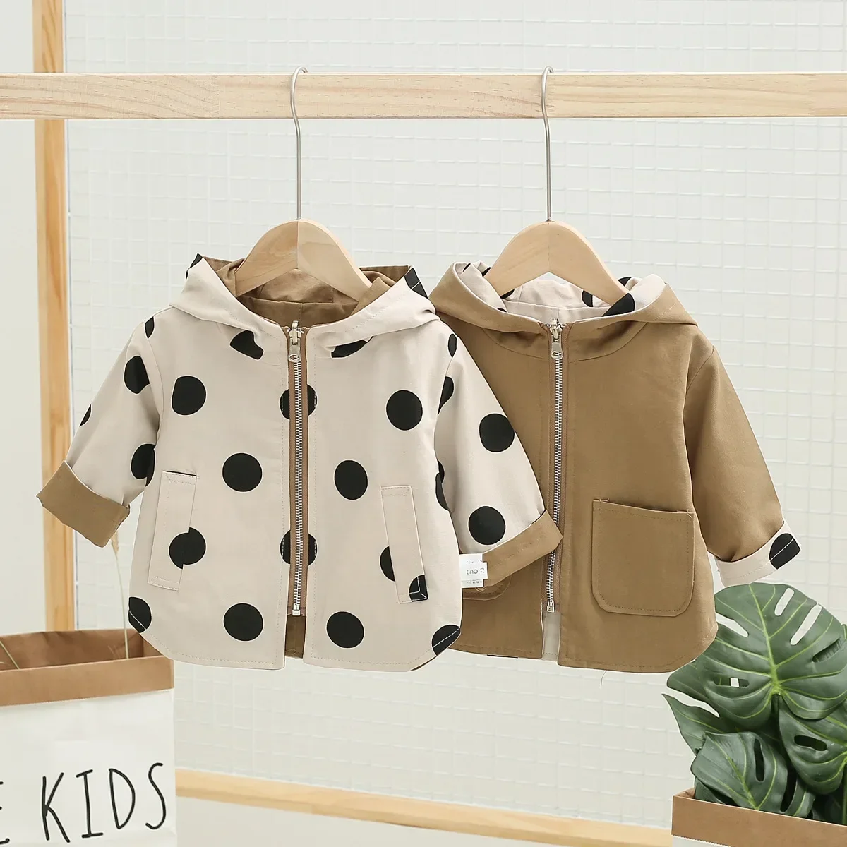 Jaket bertudung ritsleting motif Polka Dot, jaket penahan angin dua sisi musim semi musim gugur untuk anak laki-laki dan perempuan 0-5 tahun