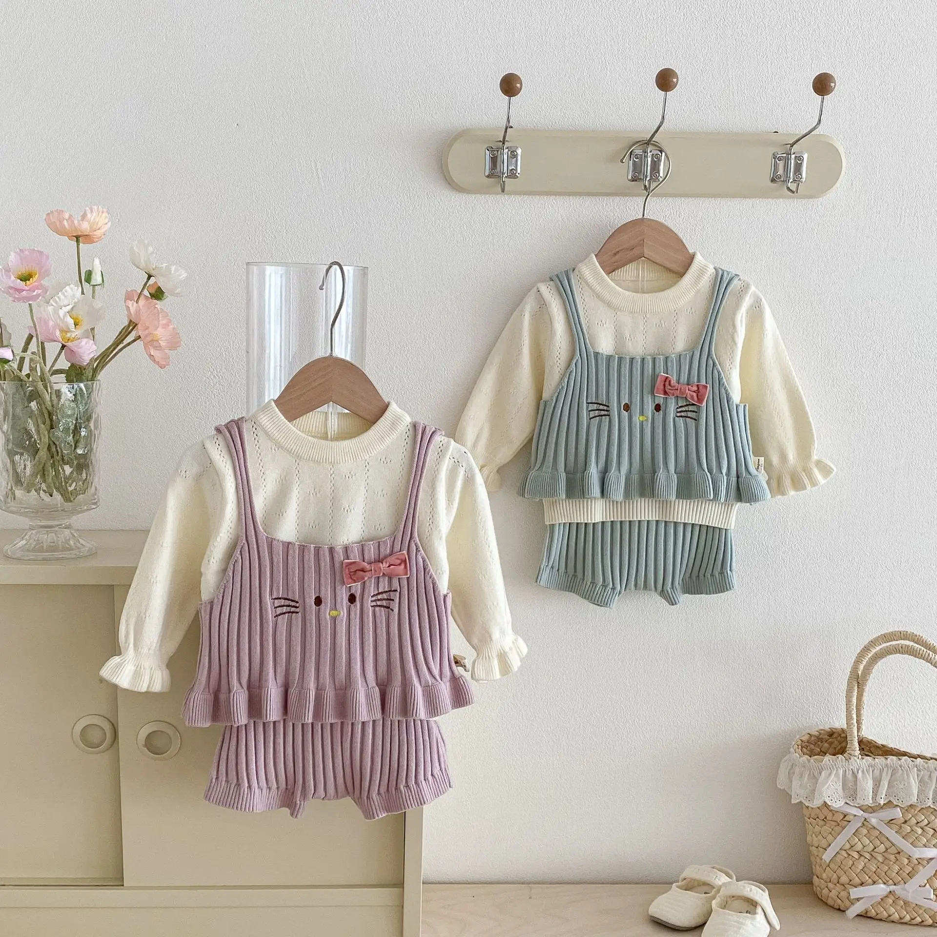 

2025 Autumn New Girl Baby Set Infant Knitted Vest Bottom Coat Bread Pants Stylish 3-Piece Set