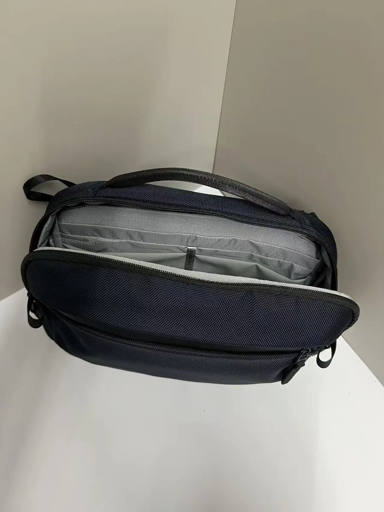 Bolso Bandolera Day Sling 4 Max de Nailon X-Pac de 6L, Gran Capacidad, Resistente al Agua, Elegante, Bolso Cruzado, Bolso de Pecho, Bolso Mensajero, Duradero