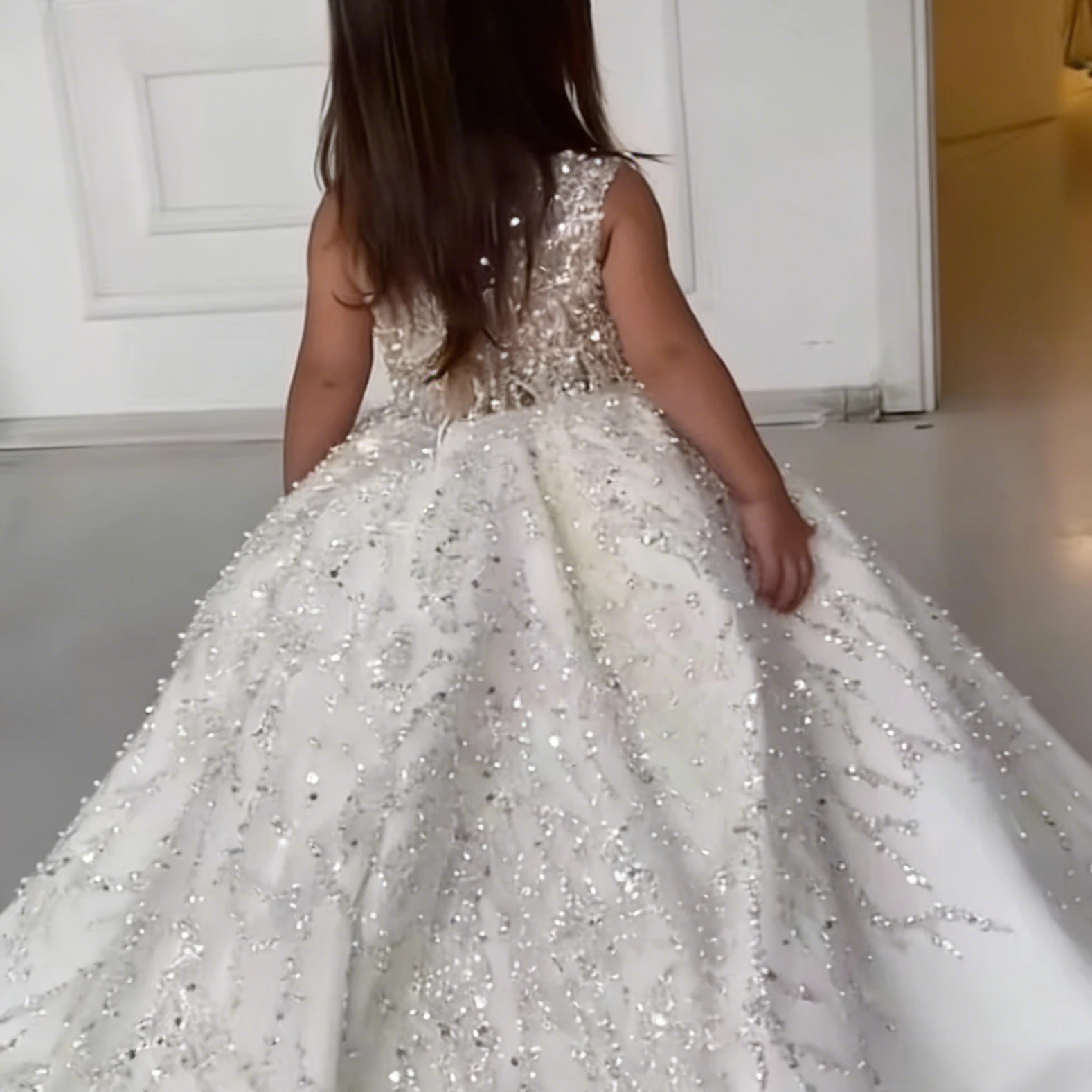 Customized Flower Girl Dress For Wedding Glitter Beading Sleeveless Floor Length Elegant Kids Birthday First Communion Gown