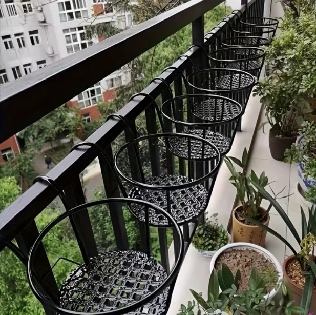 6PCS Railing Flower Pot Holder & T-Shape Plant Labels, Hanging Plant Basket for Balcony Rail, Fence Plant Hanger, Metal Railing Planter, Hanging Pot Holder for Fence, Balcony Rail Flower Basket, Outdoor Hanging Plant Holder