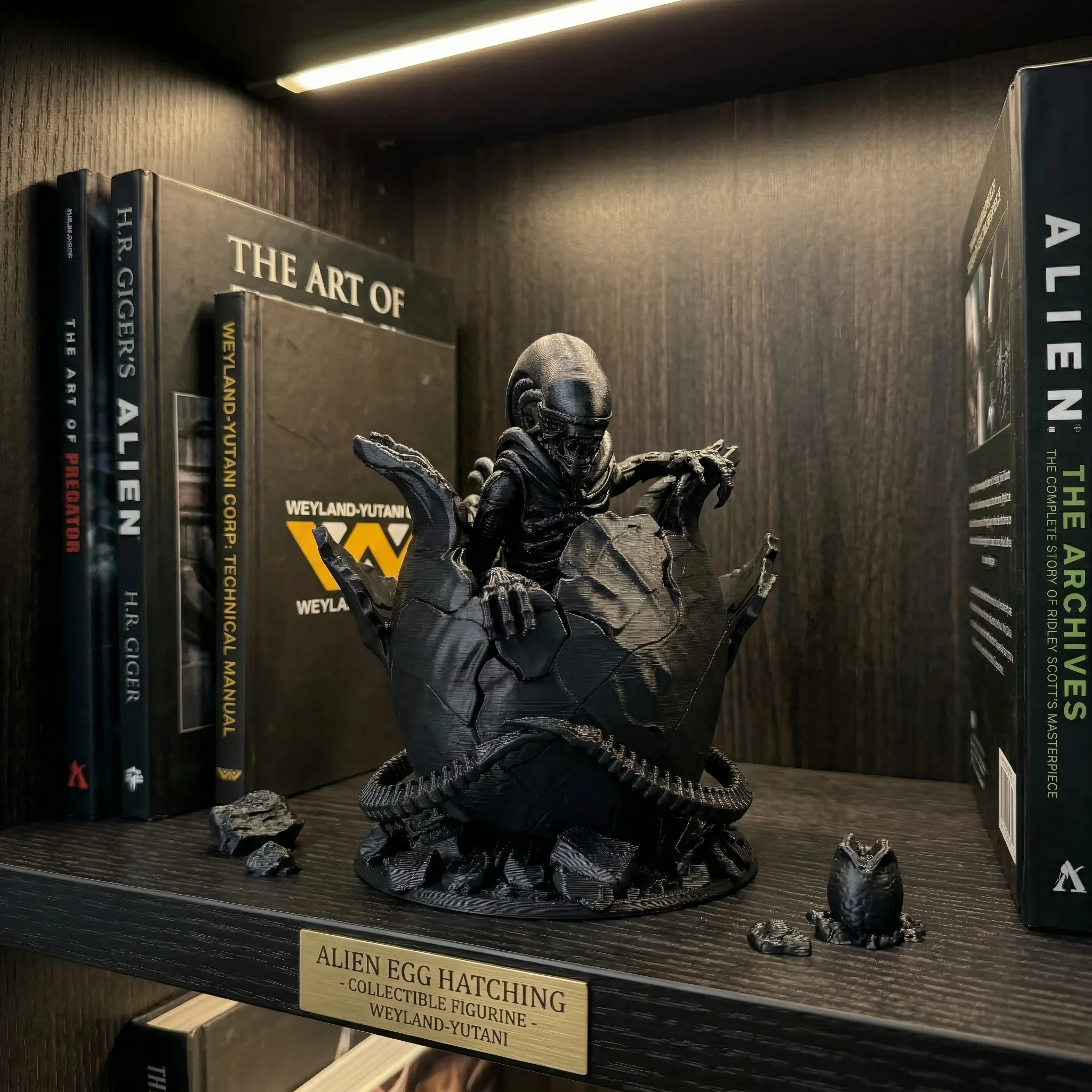 Alien Hatching Ornament, Alien Style, Collectible Figurine, Home Desk Decoration, Creative Sculpture