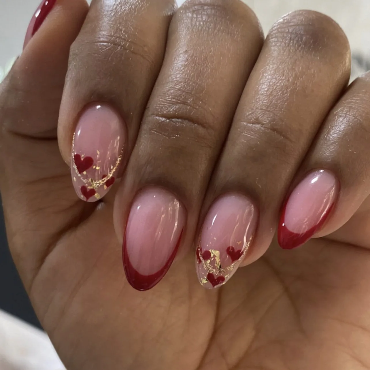 24szt French Leopard Print Press on Nails Migdałowe sztuczne paznokcie z klejem Śliczne wiśniowe sztuczne paznokcie Walentynki Pełna osłona końcówki paznokci