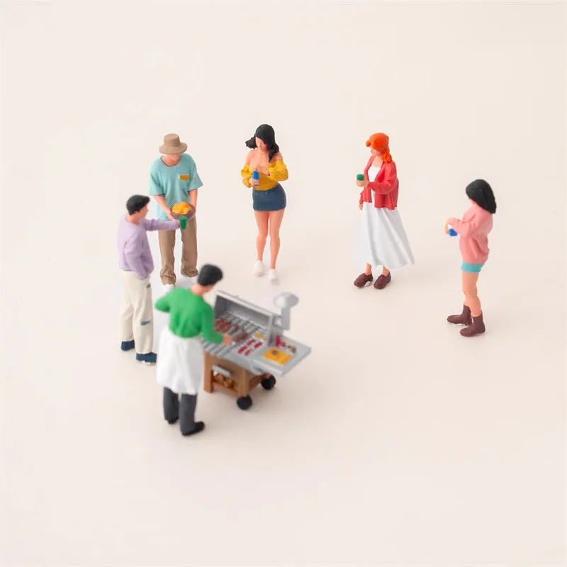 1/64 Scale Painted Miniature Outdoor Barbecue Fashion Beauty  Cool Guy Doll Model DIY Figure Scene Accessory Display Collection