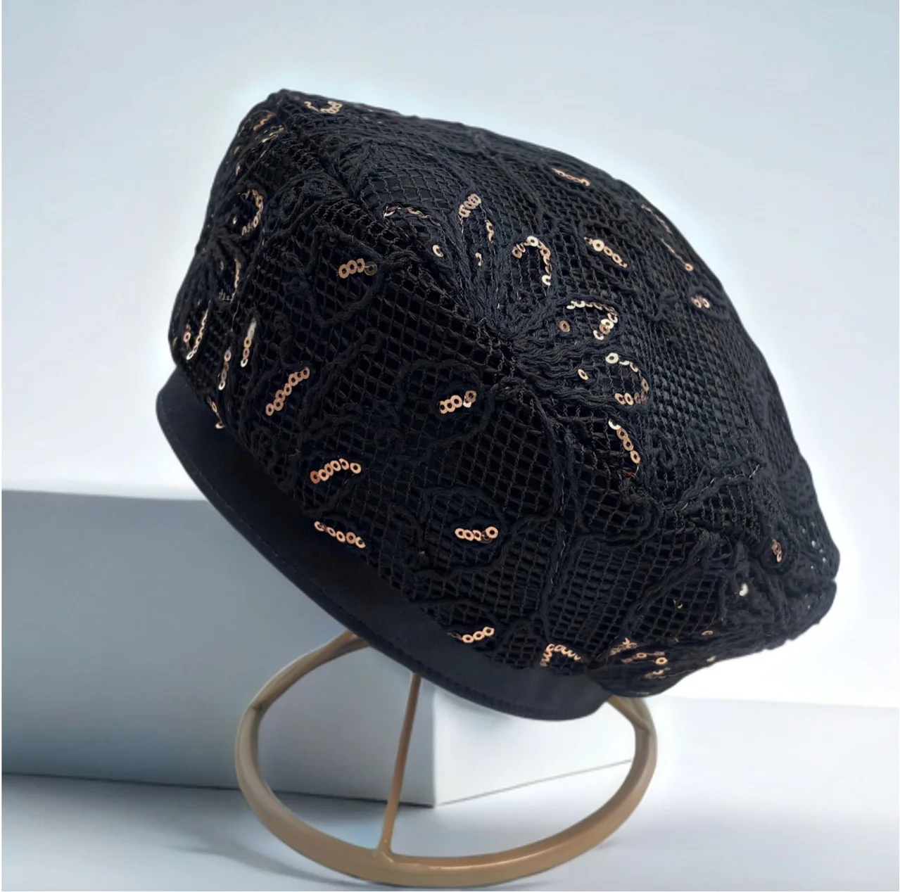 ファッション大人用フレンチハットレザークラシックスラウチーベーカーシークインキャップメッシュベレー帽女性用サマーフェイスショーリトルペインター8M108