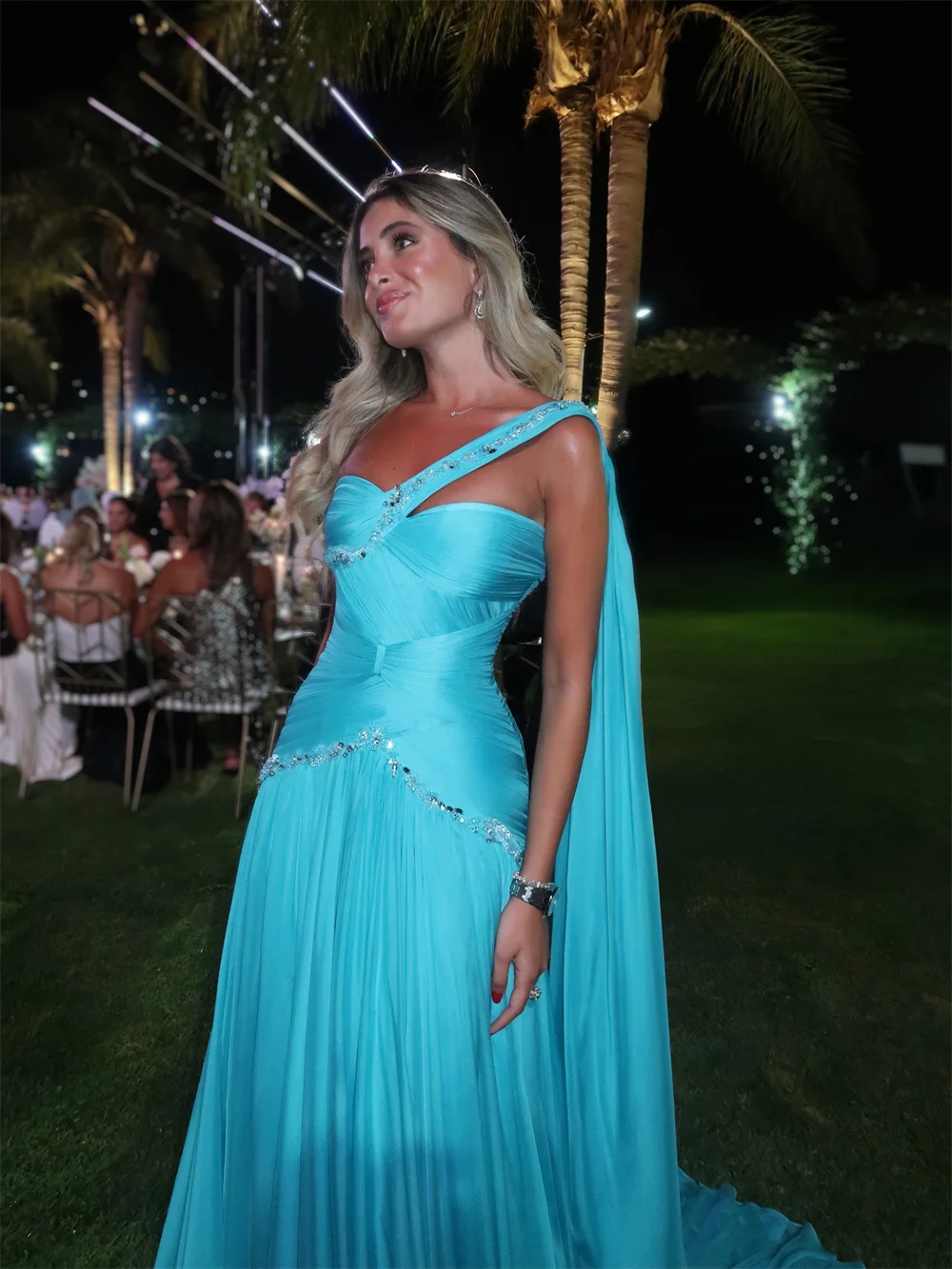 Vestidos de Noche Elegantes de Chifón Azul con Pedrería Personalizados Contessa, Estilo A-Line sin Tirantes con Chal, Plisados Formales para Fiesta de Gala