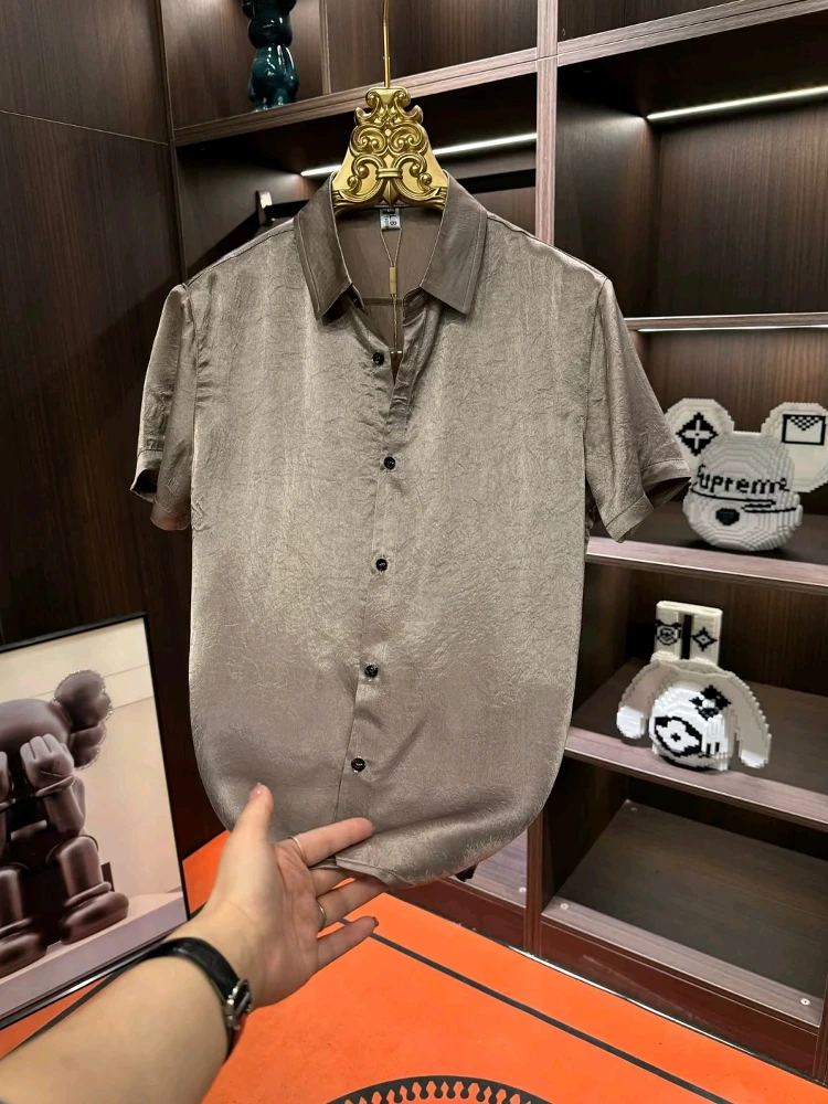 

Высококачественная мужская летняя рубашка из ацетата с коротким рукавом, плиссированная, с воротником, модная, индивидуальная, премиум-класса, молодежная, популярная, приталенного кроя