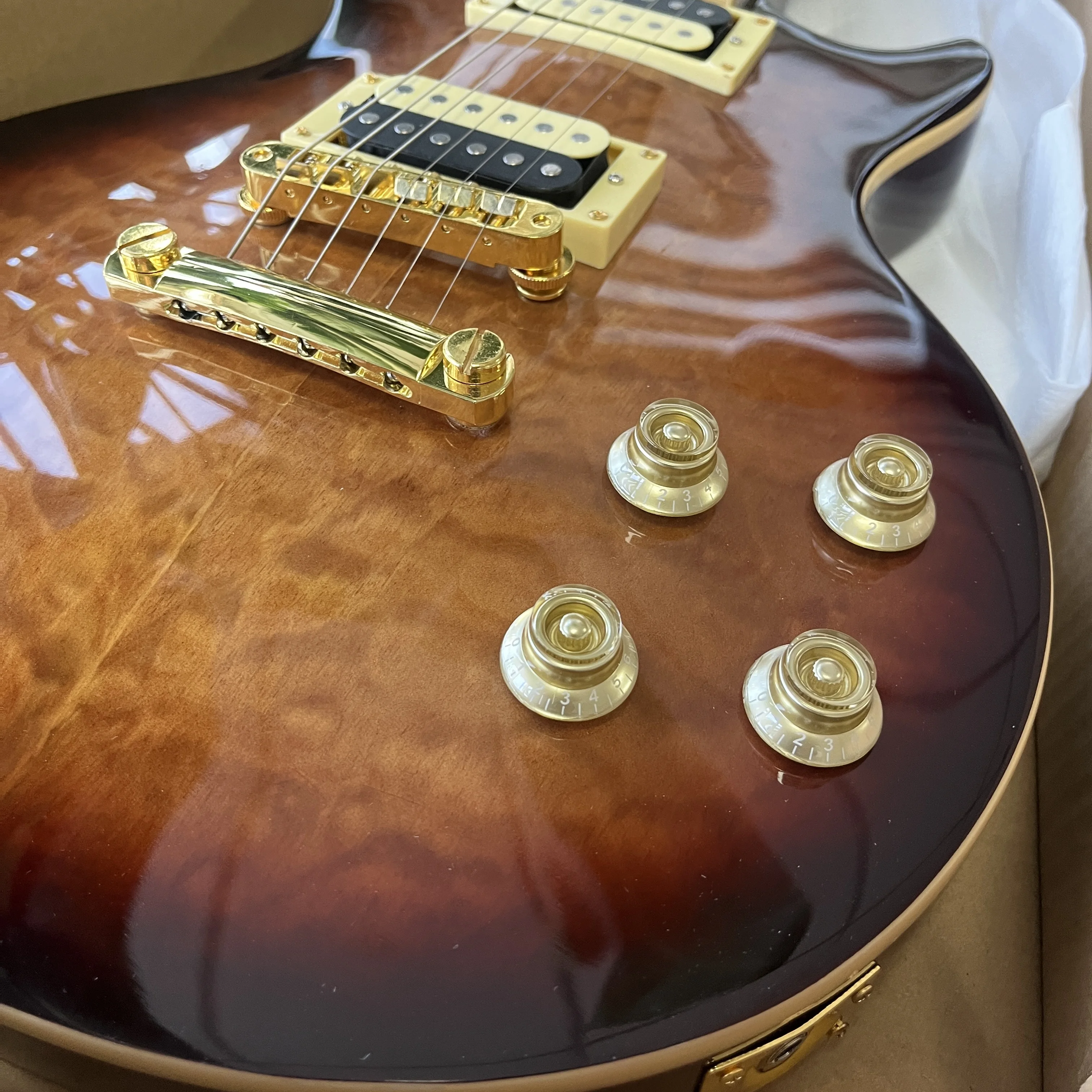 تخصيص البني الغيتا الكهربائية زيبرا بيك اب الذهب الملحقات خشب الورد الأصابع خشب الكرز الجسم شحن مجاني