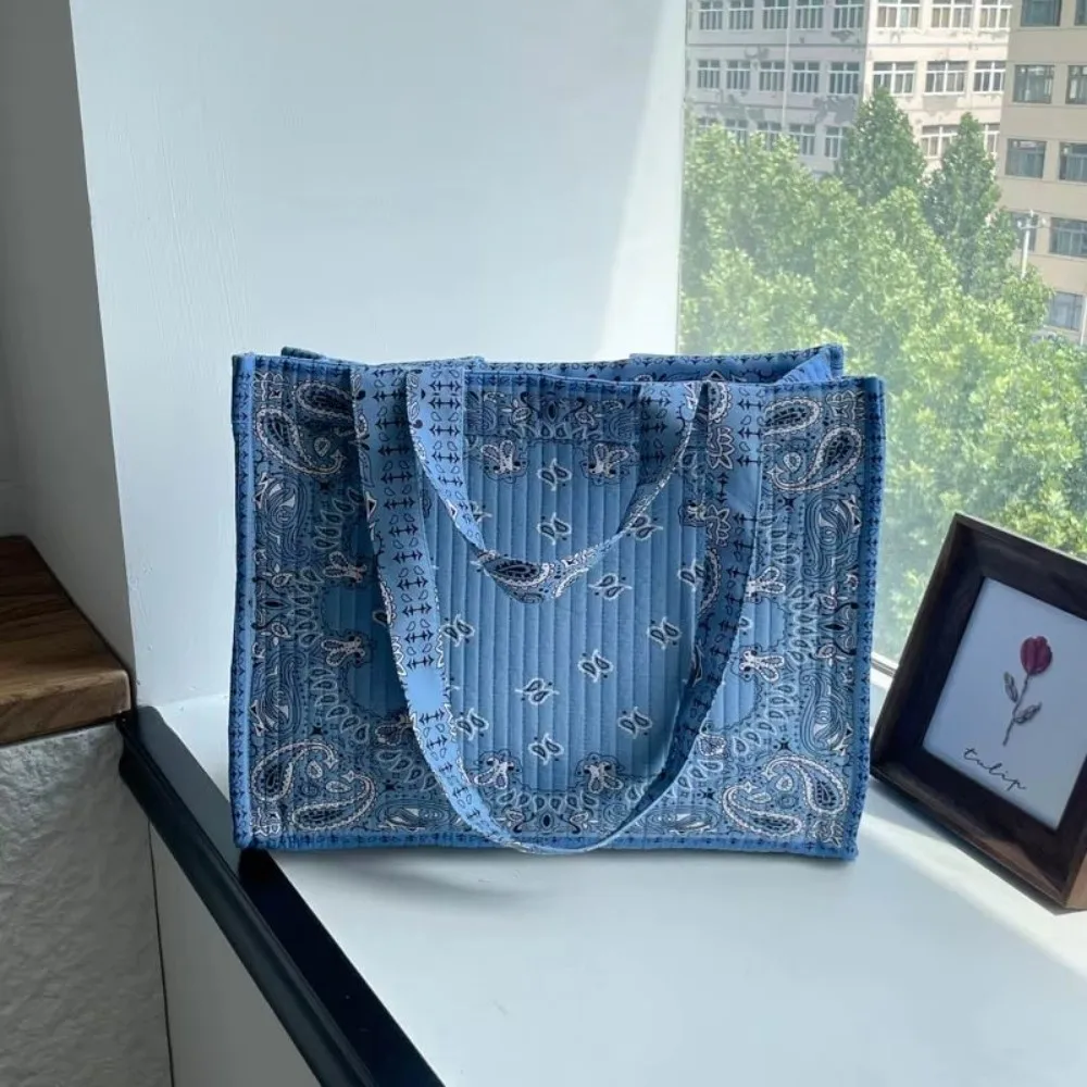 Neue, geräumige Tragetasche im Vintage-Stil mit aufgedrucktem Muster, leichte Schultertasche mit Vintage-Motiv, Stofftasche, Damenhandtasche, ideal für den täglichen Gebrauch. – Detail 11