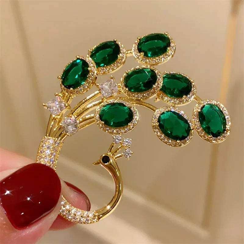 CC Vintage Brooch Imitation Emerald Peacock Shape Corsage Elegant Chinese Style Cheongsam Pins Temperament Suit Pin Party B118