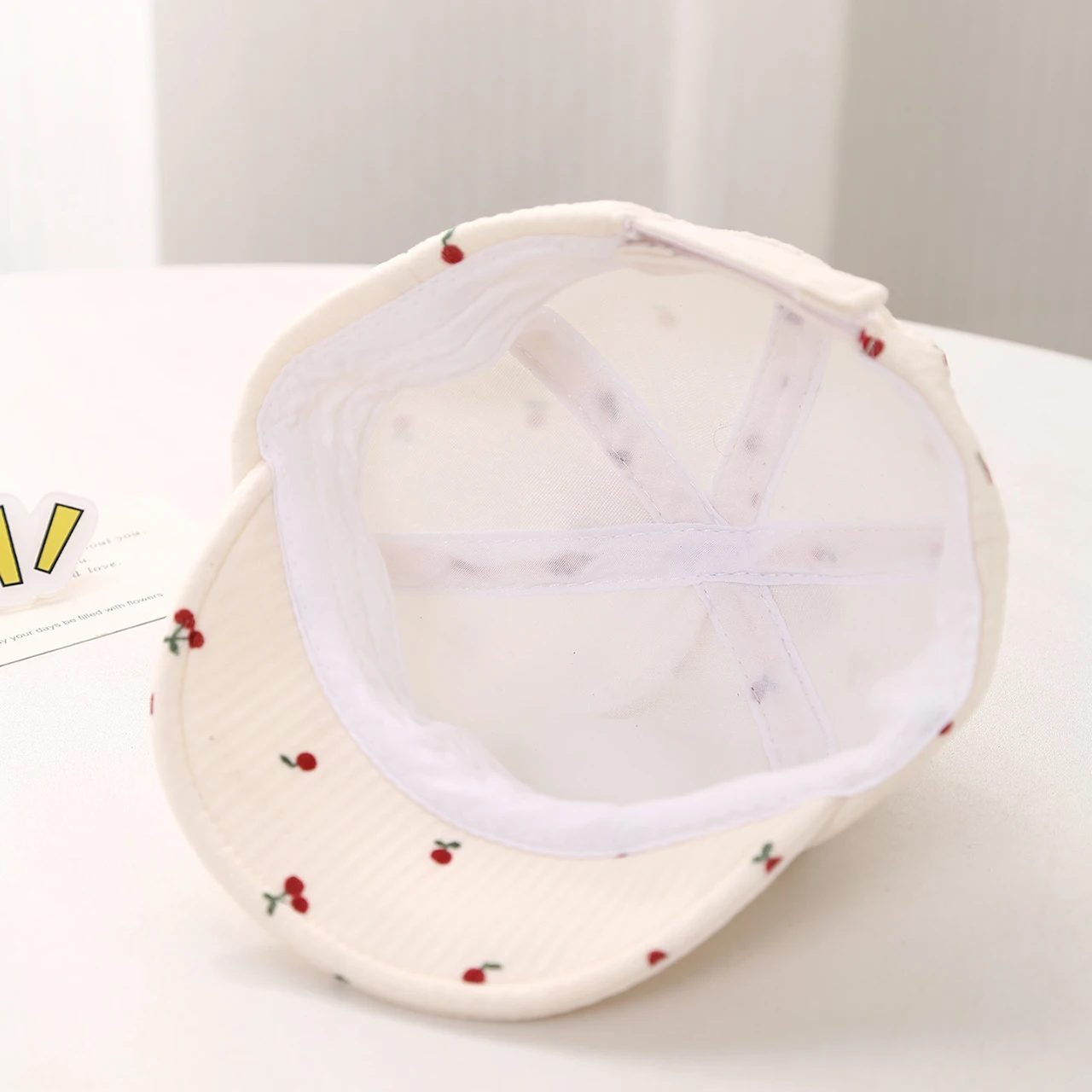 Red Love Baby Protezione per le orecchie Cap Principessa Ragazza Lace Up Copricapo Cofano Dolce Fiocco Berretto per bambini Autunno Cappello fetale neonato 5-18 mesi