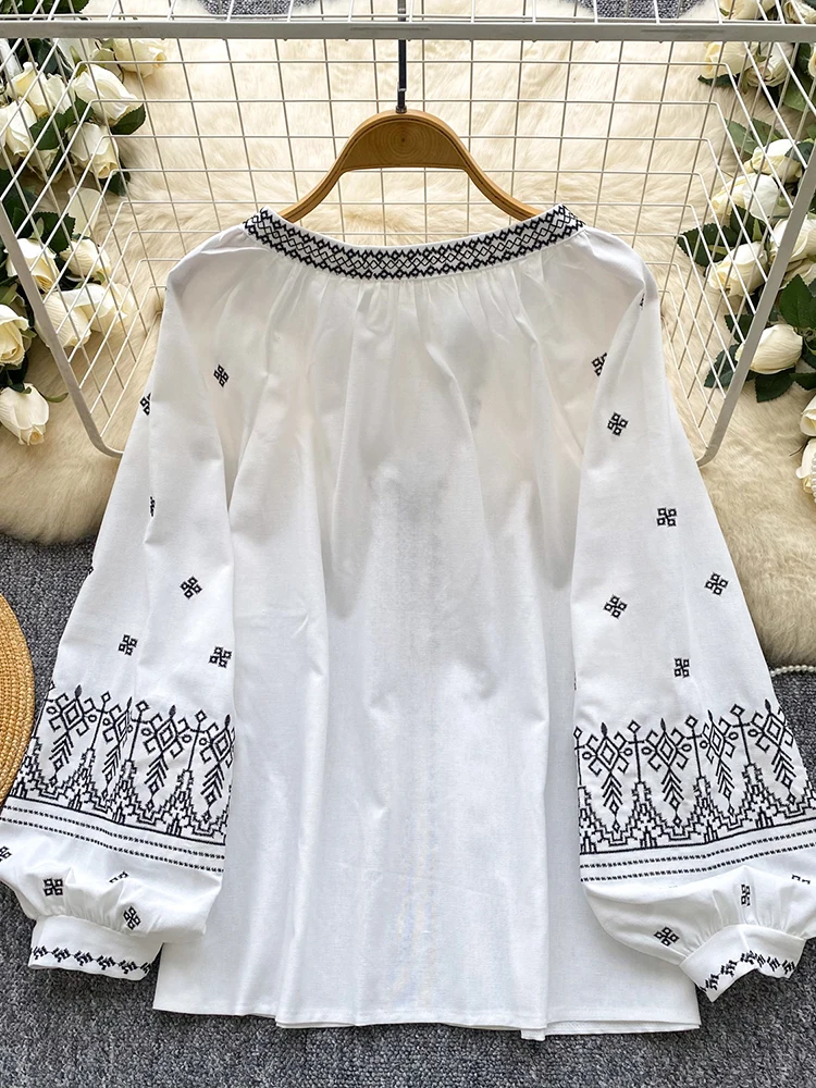 Printemps automne nouveau femmes rétro Style ethnique lanterne manches chemise décontracté ample dentelle Totem brodé Blouse haut D47