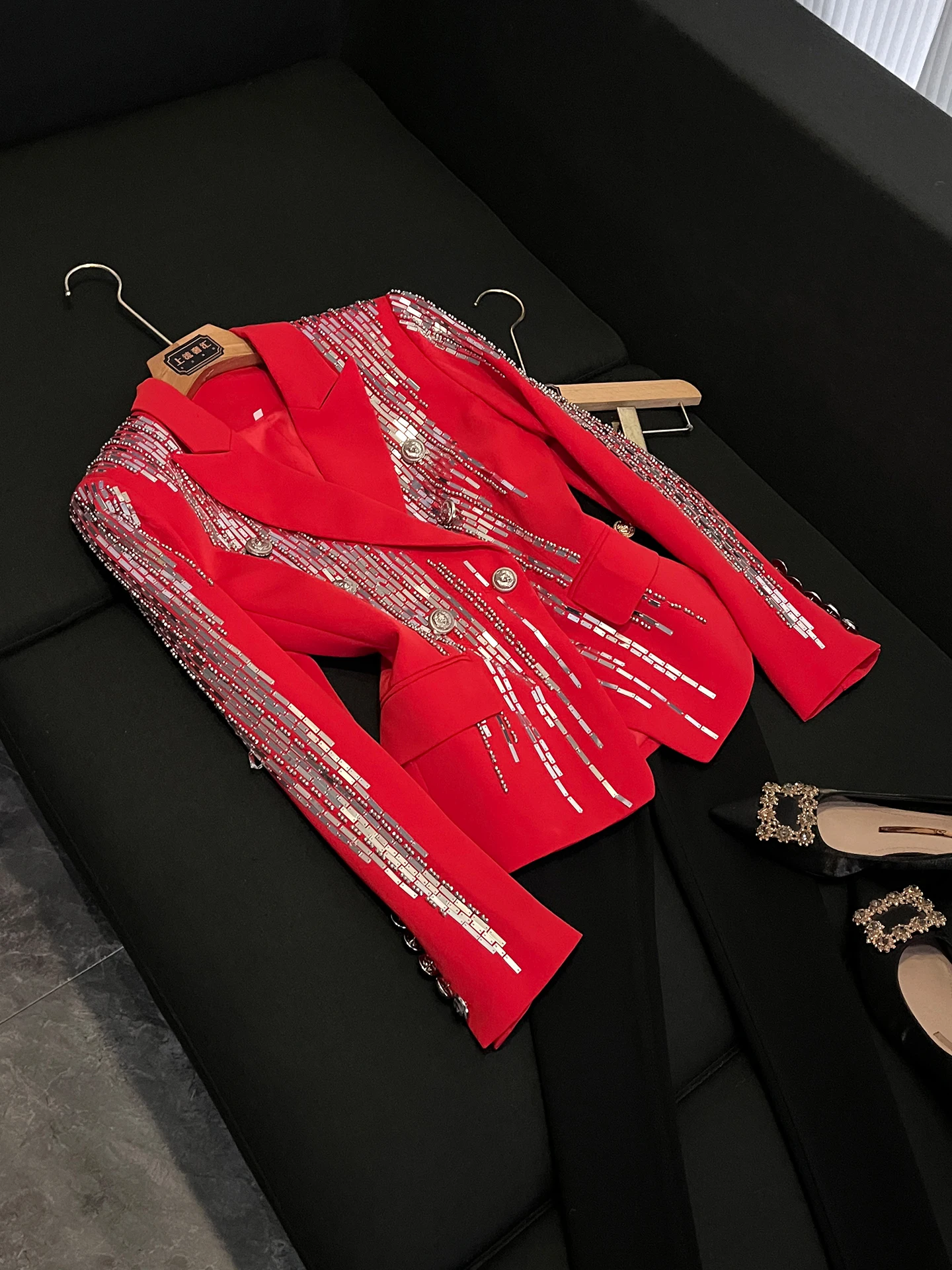 

Женский красный пиджак Ele Briti Sle с тяжелой вышивкой бисером, индивидуальный дизайн, для повседневной носки, с длинными рукавами, на пуговицах, модный