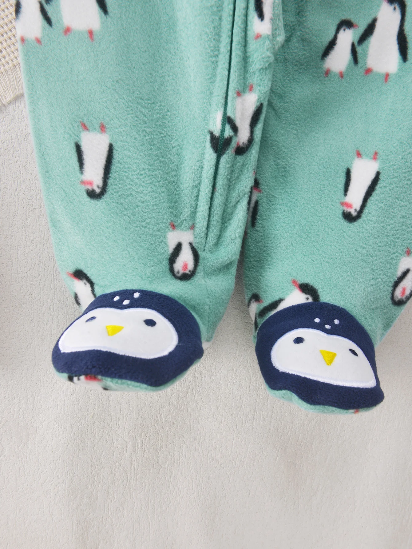 Baby-Strampler für Jungen aus Polar-Fleece mit Füßlingen, gestreift, mit Cartoon-Motiv, süßer Tierstickerei, Reißverschluss, für Herbst und Winter, warme Babykleidung, 3–9 Monate. – Detail 11