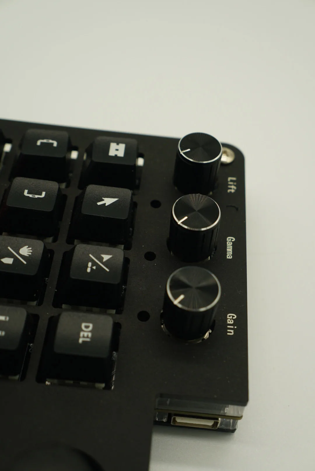 

Cosonic DFQ-fb Non-linear Editing Mini Keyboard DaVinci Resolve PR Color Correction USB with 3Joysticks with 3Knobs Keyboard