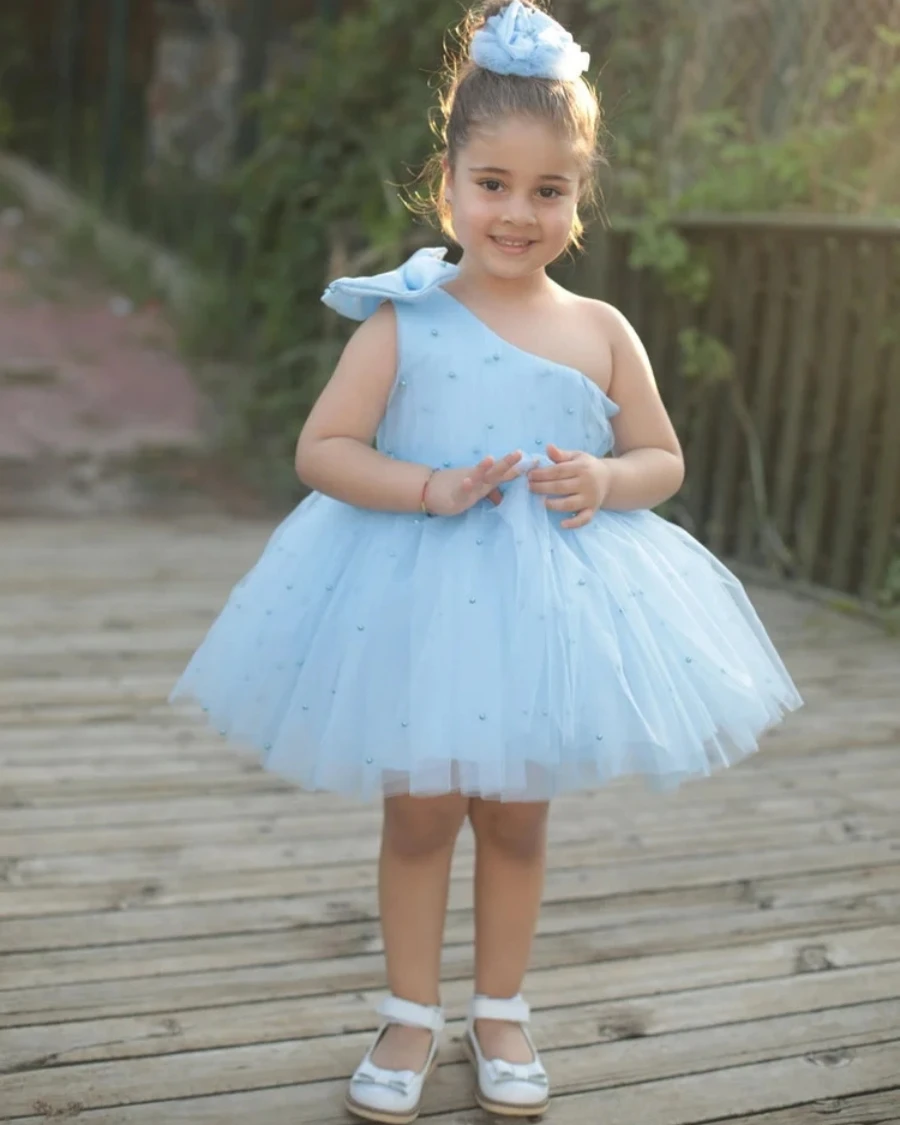 

Sky Blue Ball Gown Flower Girl Dresses One Shoulder Luxury Pearls Children Birthday Party Gowns Mini Kids Wedding Guest Dresses