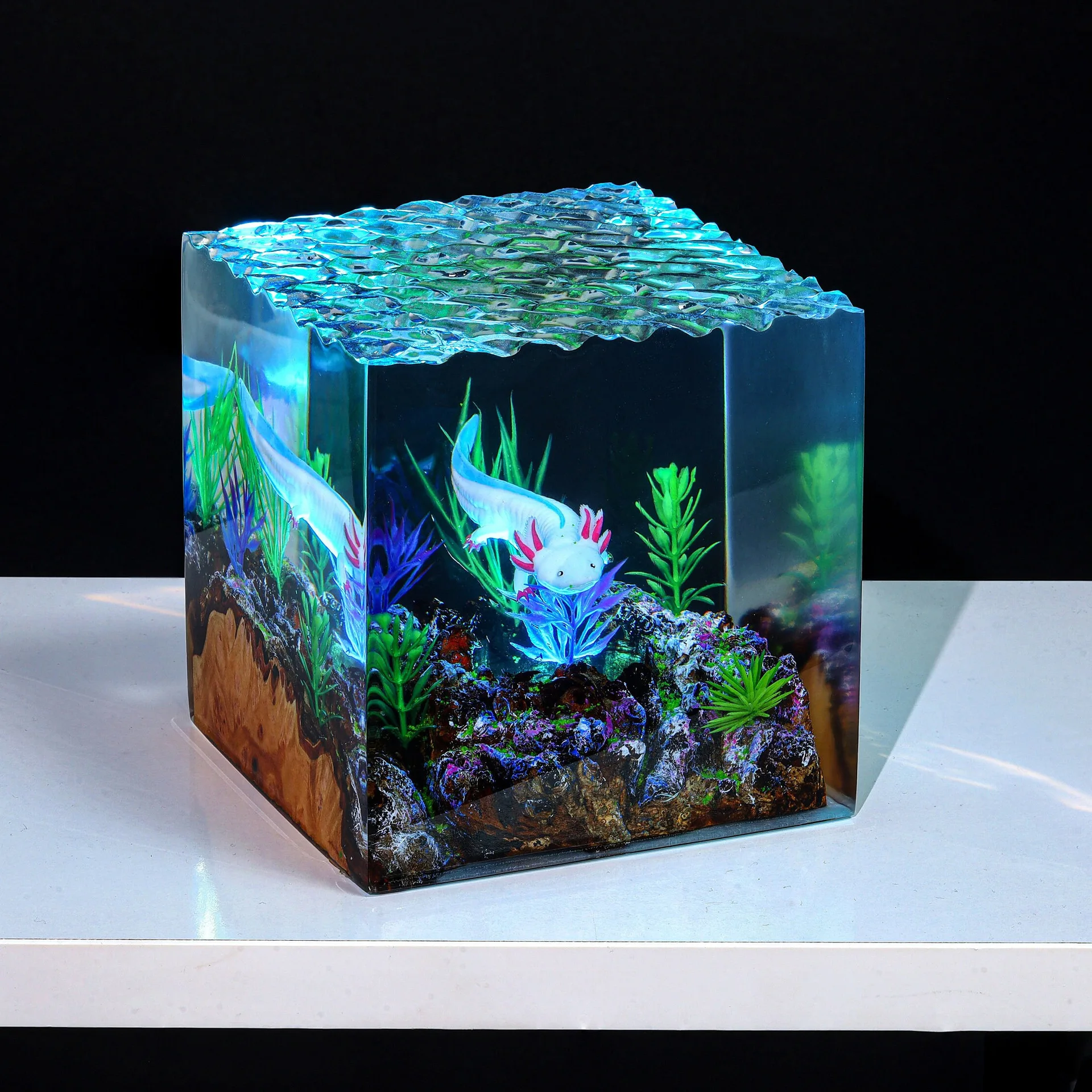 

American Salamander Epoxy Resin Luminous Gift Ornament Water World Home High-end Decorative Handicraft for Friends.