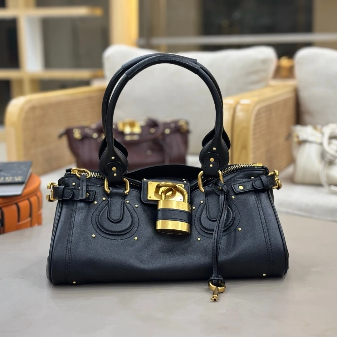 

Classic Lock Buckle Luxury Vintage Designer Genuine Leather Handbag Large Capacity Commuting Shoulder Bag For Women Punk Street