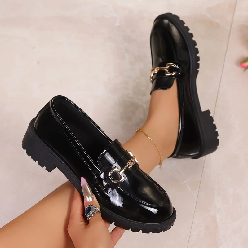 รองเท้าโลฟเฟอร์สไตล์อังกฤษ ฤดูใบไม้ผลิ 2026 รองเท้าหนังเด็กผู้หญิงแบบใหม่ ส้นหนา หัวกลม พื้นหนา ใช้งานได้หลากหลาย