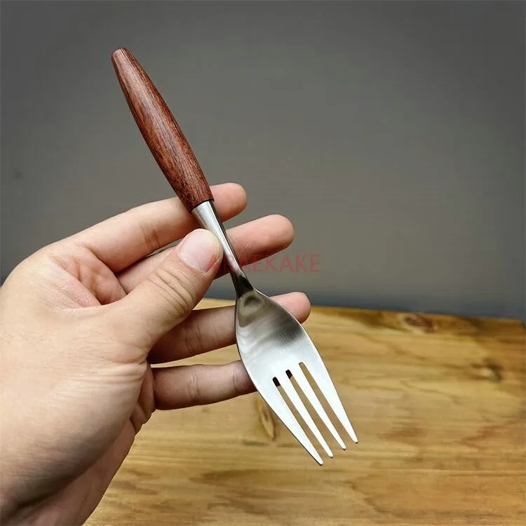 

Посуда в западном стиле, маленькая вилка из нержавеющей стали с длинной ручкой, вилка для фруктов, основная вилка для домашнего использования.
