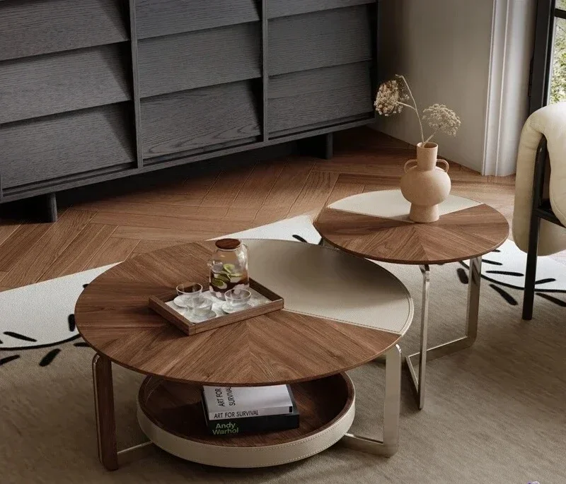 

Итальянский минималистичный круглый кофейный столик из седельной кожи с цветовой гаммой в стиле креативного дизайна для гостиной, дома или небольшой квартиры.