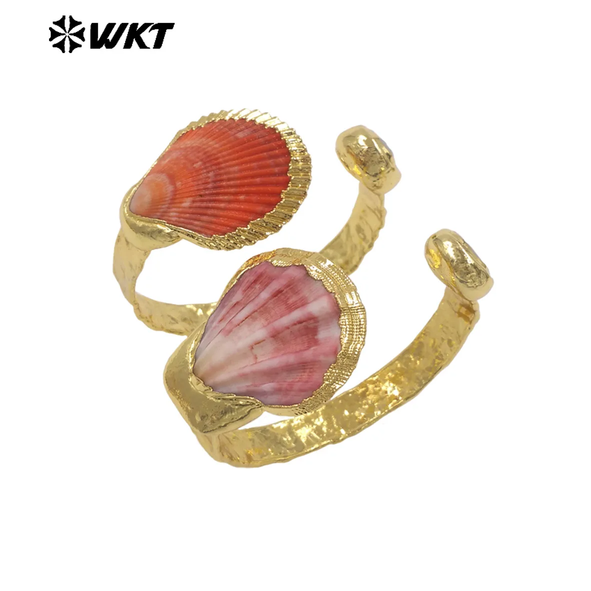 WT-MPB141 Vacation Style Bracelet Colored Red Pink And White Scallop Shell Pearl Paved Yellow Brass Cuff Bangle