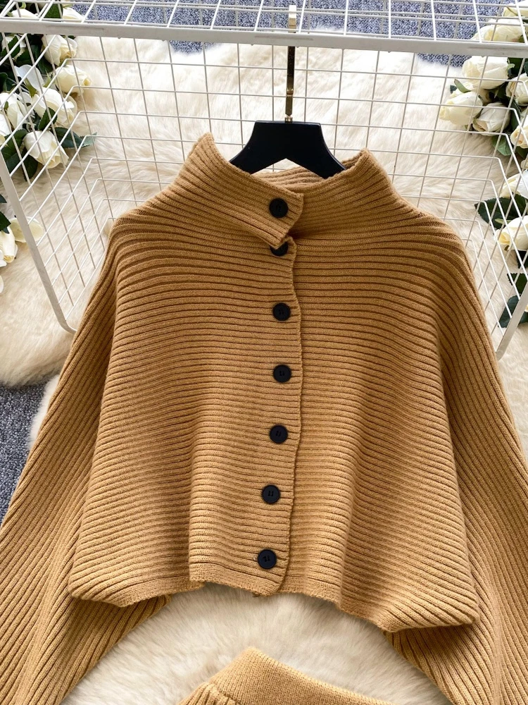 아늑한 감성 니트 투피스 세트 여성용 짧은 배트윙 소매 버튼 가디건 + 슬림 리브드 바디콘 스커트 겨울 부드러운 레이지 스타일