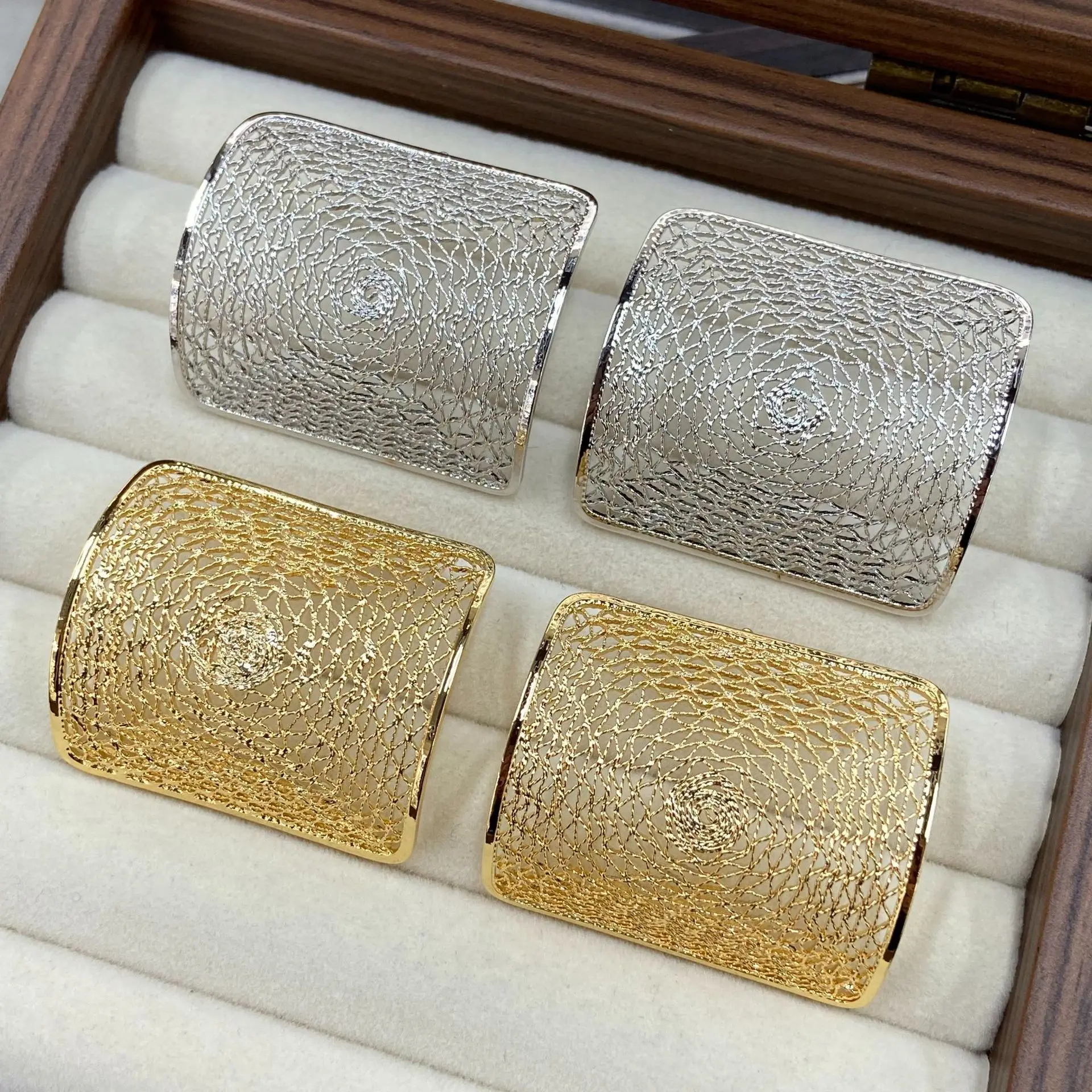 Elegant Fashion Filigree Mesh Square Earrings Vintage Hollow Wide Openwork Metal Statement Stud Earrings Party Jewelry